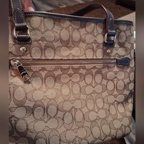 Coach Outlet Signature tan and brown bag with matching wallet - Picture 5 of 5